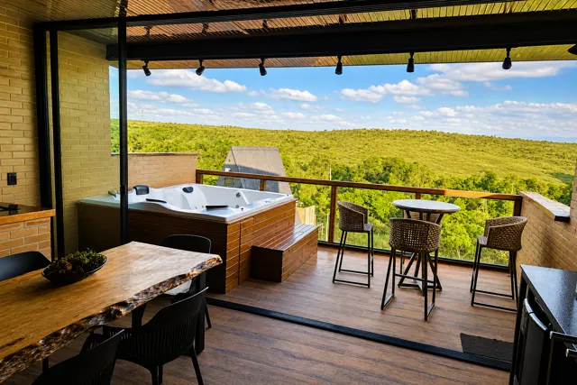 Jacuzzi com vista no andar superior